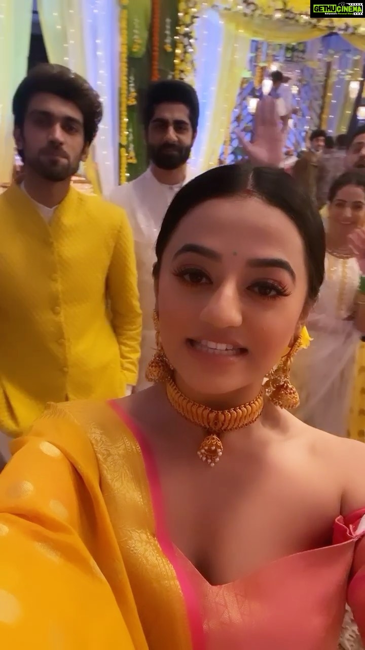Helly Shah - 258K Likes - Immj Paawri 🎊
