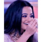 Helly Shah Instagram - Happy High . Remember? I am sure ☺️ Well , this girl’s life is such a ride that I am always eager to know what upside down turn is going to come in this ride next . But @mamtayashpatnaik ma’am says its all UNPREDICTABLE 😂 A character so raw , flawed , vulnerable and strong at the same time , beautifully conceptualised and conceived by @mamtayashpatnaik and team . I am definitely super proud & fortunate being her Riddhima . Tell me what do you like the most about our dear Riddhu? 🤗