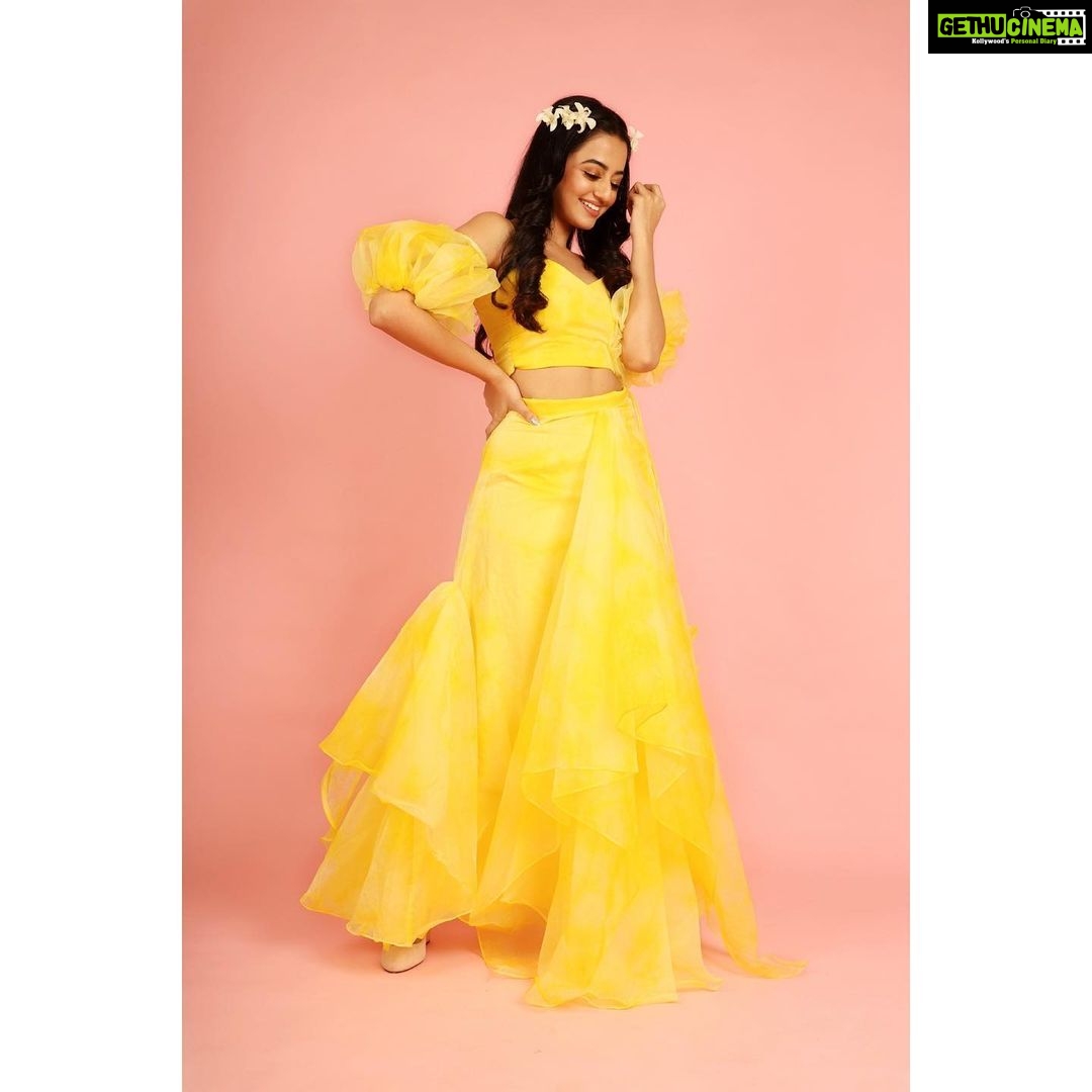 Helly Shah Instagram - This Festive Season, I thought why not create a Princess vibe for you guys and paint the town in Yellow..! SHOP NOW..! Dm @fomo_thelabel for any customisation and shopping..! . Self Love’20 . . 📸 - @aashkapatelphotographyy 💥 . . . #hellyshah#festivecollection#fashion#fomo#fomokolkata#diwali#selflove#2020