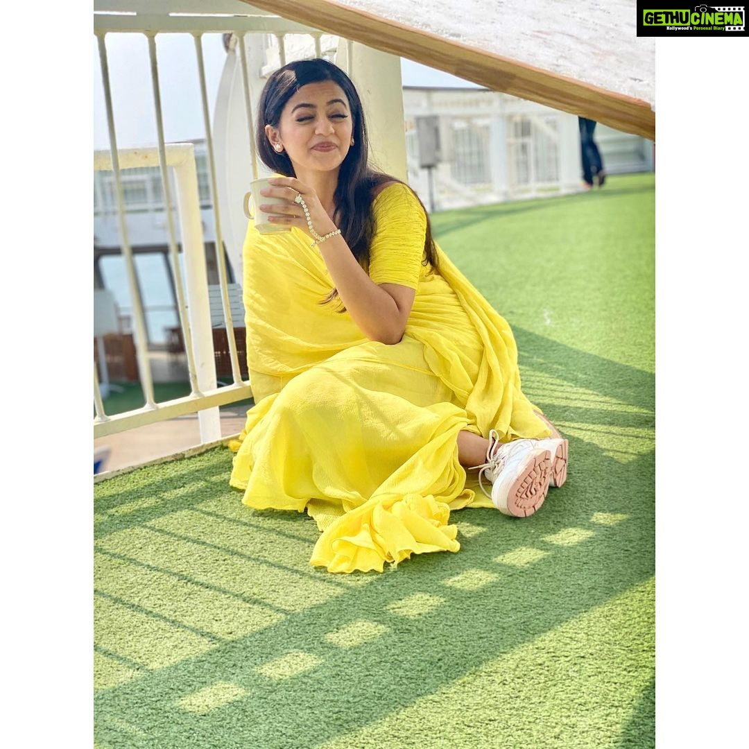 Helly Shah Instagram - Thatβs me during our cruise schedule when I figured how to take advantage of the longgg trail of my gown , sipping my Green tea with my white sneakers on and trying to protect myself from the scorching heat with the help of my Beautiful Sunshine Gown and a thermocol sheet on top βπ»π. . Also swipe left to see the trail of my gown in the last picture ππ»