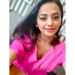 Helly Shah Instagram – Some neon pink and good light 🙂