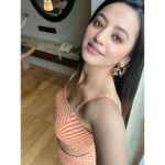 Helly Shah Instagram – The Top Angle Selfies 🙂🤳🏻
