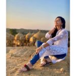 Helly Shah Instagram – These pictures were quite forcefully taken by @vidhiipandya 👏🏻💪🏻😂 while I was not at all interested to get clicked that day ! 🙂🙃✌🏻 Jaisalmer