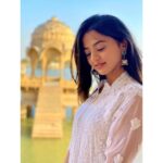 Helly Shah Instagram - Chikan Kurtas and Jhumkas 🙂. . . #jaisalmer #ethnicwear #jhumkalover