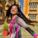 Helly Shah Instagram - Bright Kurti , messy hair and some music ☺️. . . Edited by @vidhiipandya 🙌🏻. . . 🏨 ~ @deserttulipjaisalmer Desert Tulip Jaisalmer
