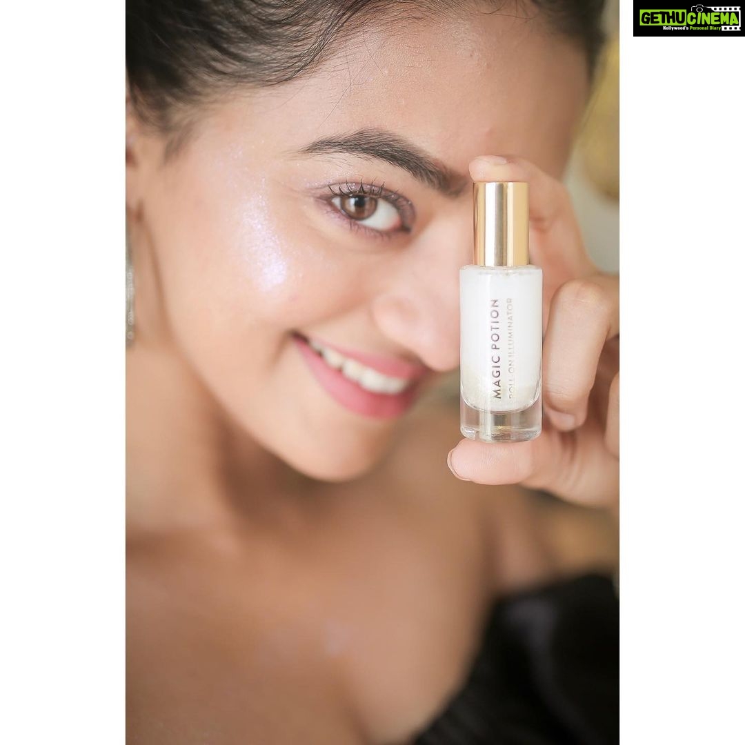 Helly Shah Instagram - #Giveaway ππ»π Heyyy guys Do you believe in magic? Win MyGlammβs NEW Magic Potion for you and your friends! ππ - Follow @MyGlamm - Tag your 2 BFFs in the comments below and have them follow @MyGlamm Winners will be picked after all rules have been met Contest Ends Dec 12th Midnight β check out my stories on Dec 13th for winner list! π₯³ππ Winners Will be DMβd Privately #MyGlamm #MagicPotion #UnicornEssence #FollowUs #ContestAlert #ItsMyGlamm