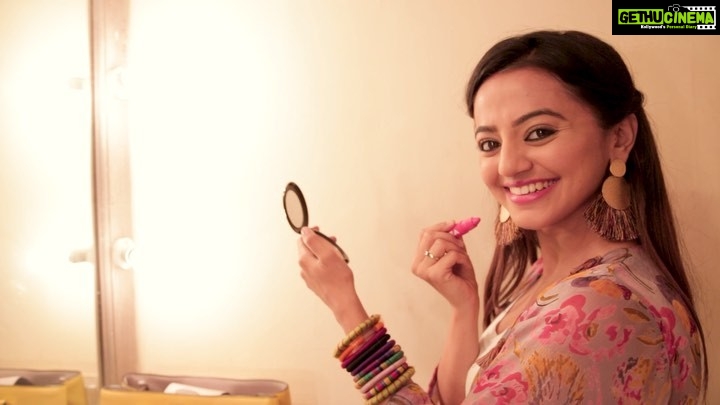 Helly Shah Instagram - Want to protect your lips without compromising on colour? ππ»ββππ»ββ Want long lasting color without worrying about drying out your lips? π
π»ββπ
π»ββπ
π»ββ Here comes the new NIVEA COLORON LIP CRAYON to your rescue! I have tried them all and the best part is you can in fact use it every single day for any outing ππππThe texture is so smooth it just glides on your lips and you can actually layer it for more intense colour payoffππππ Hurry up !! Use my code HELLY20 and get a 20% discount when you shop your COLORON on www.purplle.com #NIVEACrayonColorAndCare #GetYourCOLORON #NIVEAForYou @letspurplle @niveaindia