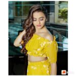 Helly Shah Instagram – Just couldn’t resist these summer-y florals☀

#StyleFileSaturday  #outfitinspiration #fashiongram