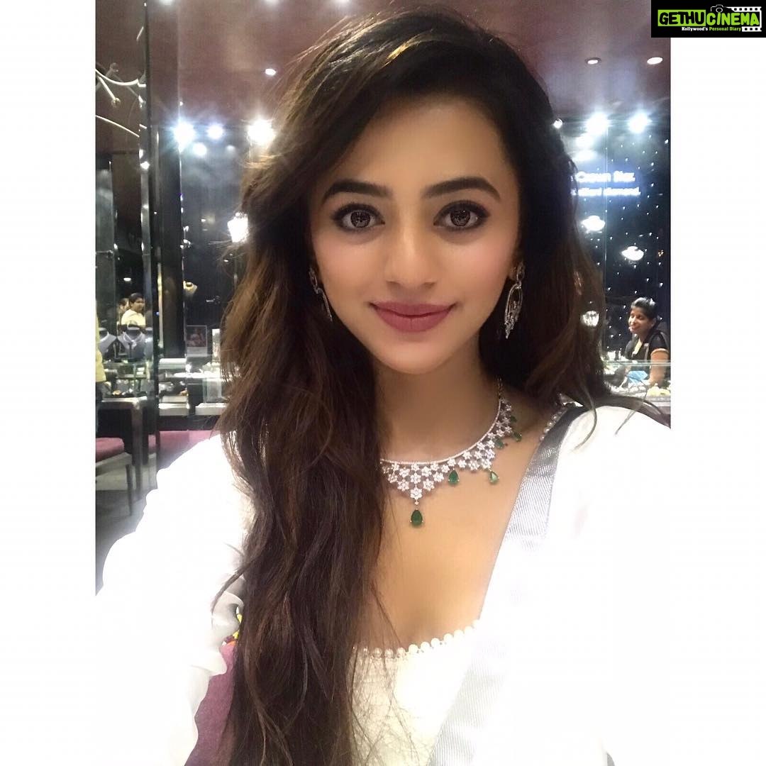 Helly Shah Instagram - With Diwali season having started and so many parties to attend, I decided to indulge in some shopping and what an experience it was! @vijayjain_vj & ORRA I truly appreciate the lovely designs! Thank you for helping me select the best pieces not only for myself but also some surprise gifts which I plan on gifting to my family once I reach Ahmedabad! I'm looking forward to coming back very soon as I've got my eyes on a few more favorites! . . . P.S - White beauty 👗 - @manalipural ❤️
