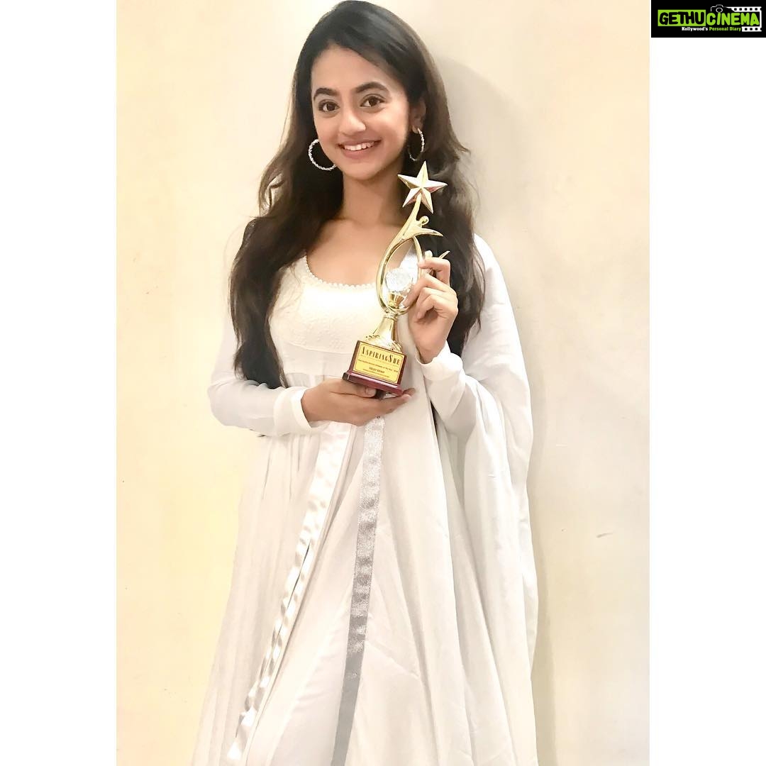 Helly Shah Instagram - Ecstatic receiving the ‘Youngest Achiever Award ‘ at the ASPIRINGSHE WOMEN ACHIEVERS’ AWARDS and that too amongst the most inspiring , experienced and encouraging #100WomenAchievers who have excelled in their respective fields ... ( which makes it all the more special 😌 ) I wish i was able to witness this grand gathering ... 💝 Thank you @aspiringshe ( Saumyata Towari and Major Arwind Tiwari ) for this honour n recognition .. I feel extremely overwhelmed 😇 . . Grateful ❤️ Thank You 🧚♀️🤗