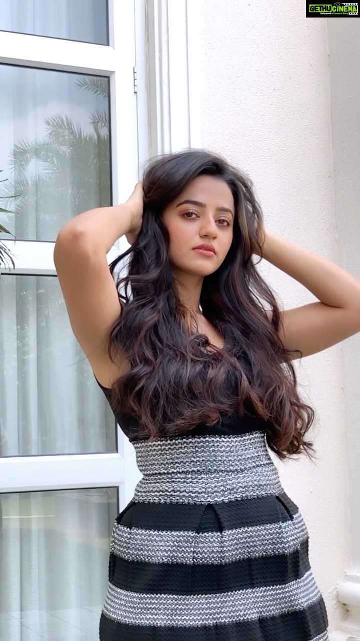 Helly Shah - 623.1K Likes - 🧚♀️💝
Team - @prabhmakeover
@hairfyvivek 🎉