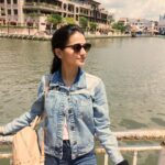 Helly Shah Instagram - You all know very well how much I’ve come to love my travel buddy @bookingcom . Partnering with them, and getting my followers awesome travel discounts & packages was a decision well made. Follow this link and let’s make some more trips while the sun is still out: https://www.booking.com/dealspage.en-gb.html?aid=1565125 . . Visit my story to checkout the link ❤️