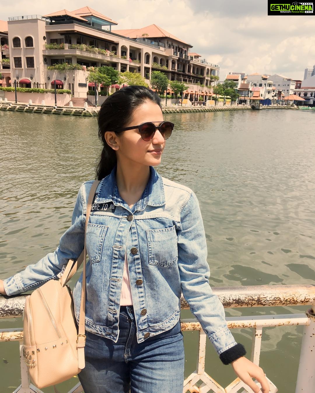 Helly Shah Instagram - You all know very well how much I’ve come to love my travel buddy @bookingcom . Partnering with them, and getting my followers awesome travel discounts & packages was a decision well made. Follow this link and let’s make some more trips while the sun is still out: https://www.booking.com/dealspage.en-gb.html?aid=1565125 . . Visit my story to checkout the link ❤️