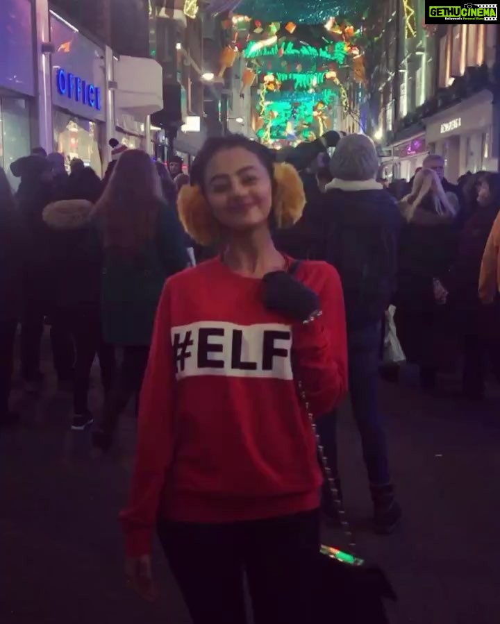 Helly Shah Instagram - Stepping into 2018 be like ... 💝Keeping intact all the cuteness , hotness , swag but with more sensibility , understanding , maturity and double the passion for my work and respect n love for people around me ❤️ . . Wishing u all PEACE , LOVE and LAUGHTER in the New Year 🤗❤️ #happynewyear ☺️