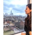 Helly Shah Instagram - Straight out of a painting ❤️ #londondiaries 😍 . . Merry Christmas 🎄☺️ London, United Kingdom