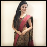 Helly Shah Instagram - #festivalfashion #festivalvibes 🎉 . . @sundari_silks are now my favourite. Guys do go and have a look at their exclusive festive collection of Cotton, Silk & Kanjivaram range of Saris, Kurtis & Duppattas ... ❤️