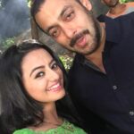 Helly Shah Instagram – SALMAN KHAN # excited excited super excited # swaragini # prdp 😍💃☺️☺️☺️