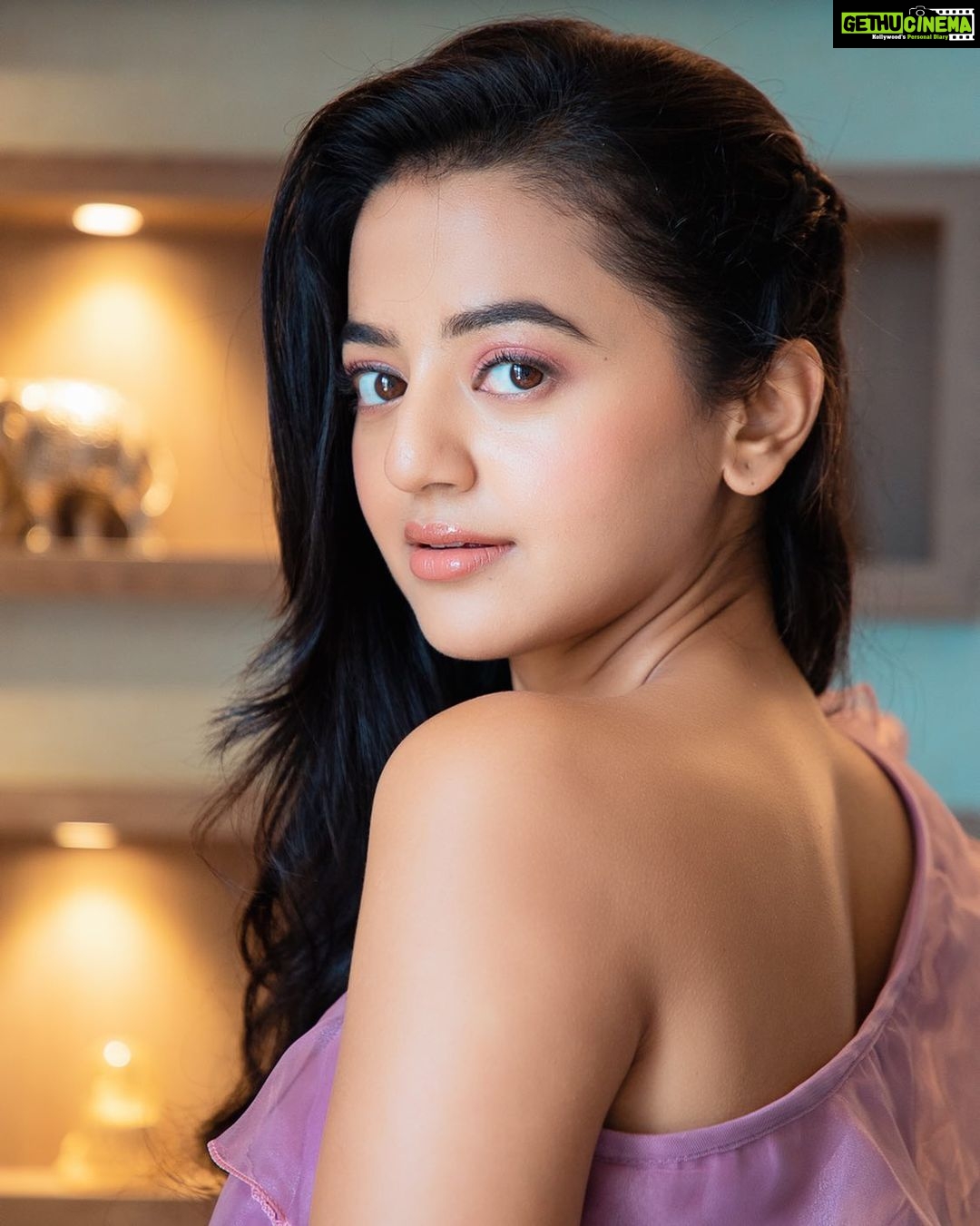 Helly Shah - 167K Likes - 🦋🌸