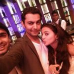 Helly Shah Instagram - Hahahaha 😄 our photobomber varun 😜 @tarun51ngh