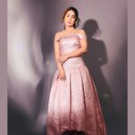 Hina Khan Instagram - Think Pretty thoughts..🌸 Outfit: @ramialaliofficial Jewellery: @gehnajewellers1 Styled by : @kansalsunakshi HMU: @sachinmakeupartist1 @arbazshaikh6210 📸 @visualaffairs_va