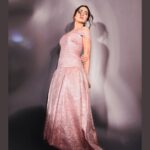 Hina Khan Instagram - Think Pretty thoughts..🌸 Outfit: @ramialaliofficial Jewellery: @gehnajewellers1 Styled by : @kansalsunakshi HMU: @sachinmakeupartist1 @arbazshaikh6210 📸 @visualaffairs_va