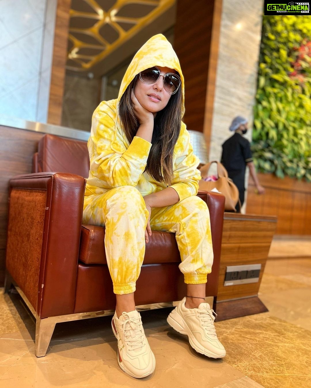 Hina Khan Instagram - I googled my symptoms, turns out I need a vacation 🙃 #WanderLust #Travel #NewDestination #Throwback