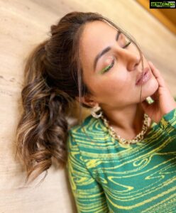 Hina Khan Instagram - When dealing with the Insane, The best method is to pretend to be Sane..💚