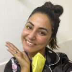Hina Khan Instagram - Harsh Reality : These days life and insta both are mostly about nice pictures with lovely visuals..but when it’s 2020x2(2022) I guess the reality is twice as difficult as 2020.. When everyone in the family tests positive for covid and you are the only negative in the house, you have to gear up with masks and sanitisers 24x7 and look after the entire family..safe to say there will be marks behind .. just like the ones I got after wearing my masks 24/7 But as they say when life presents itself as an obstacle course .. become a ninja warrior.. or atleast try.. And this post is to tell you that trying is enough.. it gets you to the other side just fine.. Let us all try and fight it again .. with scars and battle marks .. just like a warrior.. This too shall pass and remember when Life gives you lemons make a bloody lemonade 🍹 P.S- #BathroomSelfie 😜 #NinjaWarrior #FighterForReal #RealityIsHarsh #DoubleMaskUp #MaskIsYourShield #sherrkhanisback #InspireYourselfToInspireOthers #DaddysStrongGirl