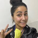 Hina Khan Instagram - Harsh Reality : These days life and insta both are mostly about nice pictures with lovely visuals..but when it’s 2020x2(2022) I guess the reality is twice as difficult as 2020.. When everyone in the family tests positive for covid and you are the only negative in the house, you have to gear up with masks and sanitisers 24x7 and look after the entire family..safe to say there will be marks behind .. just like the ones I got after wearing my masks 24/7 But as they say when life presents itself as an obstacle course .. become a ninja warrior.. or atleast try.. And this post is to tell you that trying is enough.. it gets you to the other side just fine.. Let us all try and fight it again .. with scars and battle marks .. just like a warrior.. This too shall pass and remember when Life gives you lemons make a bloody lemonade 🍹 P.S- #BathroomSelfie 😜 #NinjaWarrior #FighterForReal #RealityIsHarsh #DoubleMaskUp #MaskIsYourShield #sherrkhanisback #InspireYourselfToInspireOthers #DaddysStrongGirl