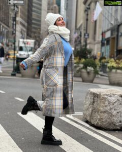Hina Khan Instagram - Winter is not a season, it’s a celebration.. #WinterLover #nyc #WinterFashion #nycstreets #vibe