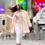 Hina Khan Instagram - Hello NYC ! #nyc #2022 #travelphotography #WinterFashion