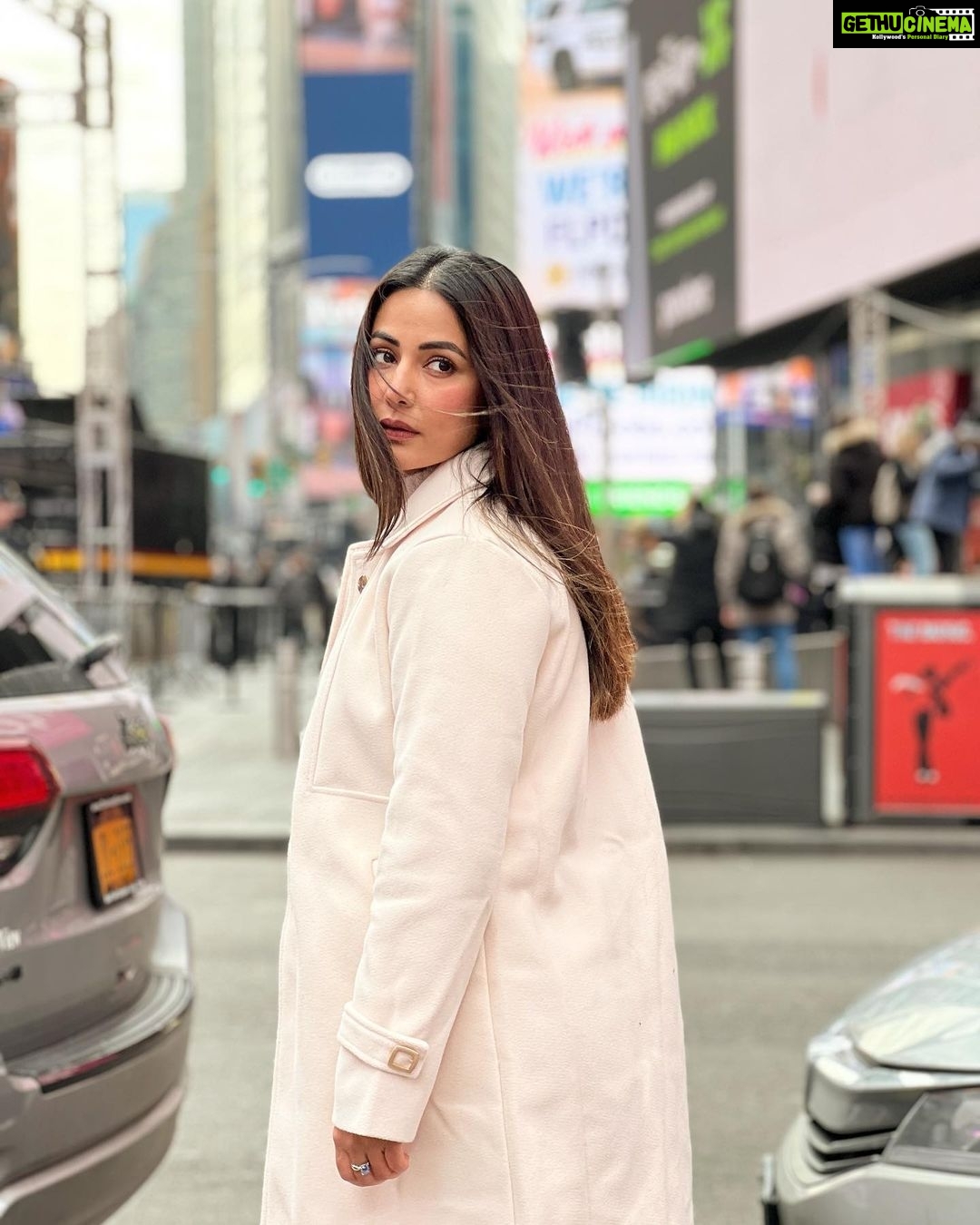 Hina Khan Instagram - Hello NYC ! #nyc #2022 #travelphotography #WinterFashion
