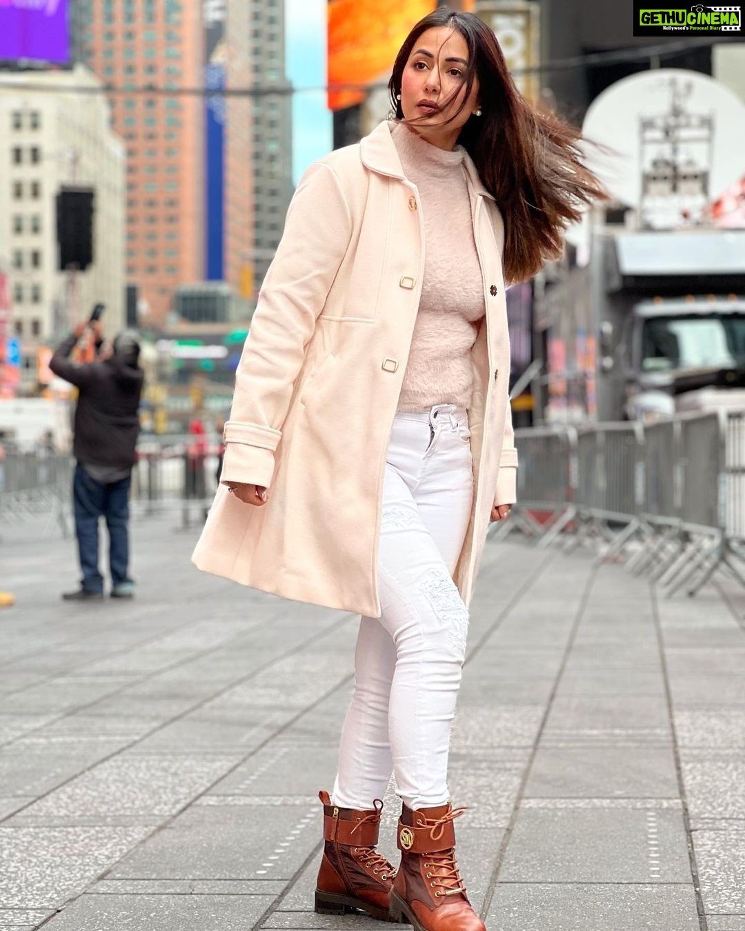 Hina Khan Instagram - Hello NYC ! #nyc #2022 #travelphotography #WinterFashion