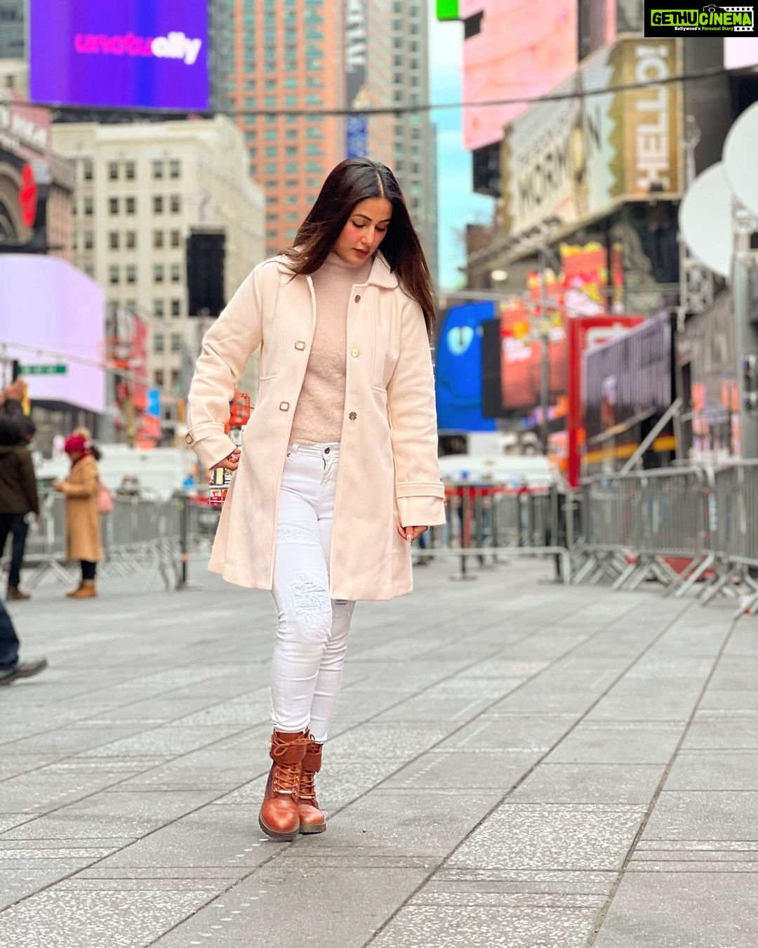 Hina Khan Instagram - Hello NYC ! #nyc #2022 #travelphotography #WinterFashion