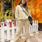 Hina Khan Instagram – Travel Heals me ✈️