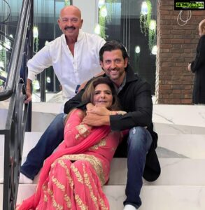 Hrithik Roshan Instagram - Hearts full of love . Eyes full of hope. Here’s looking at all of you beautiful people as we journey together around the sun one more time , this next round we shall learn to care for each other even better ! 
Let’s go ! 
Happy Diwali ❤️