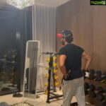 Hrithik Roshan Instagram - When bollywood hero suddenly hears 80’s music in gym. #braindead #totalloss Hype squad : @swapneelhazare @prasad_nandkumar_shirke Shot by : @vinraw
