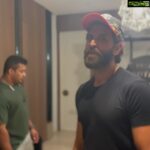 Hrithik Roshan Instagram – When bollywood hero suddenly hears 80’s music in gym. 

#braindead 
#totalloss 

Hype squad : 
@swapneelhazare 
@prasad_nandkumar_shirke 

Shot by : @vinraw