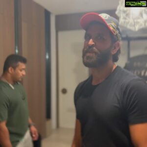 Hrithik Roshan Instagram - When bollywood hero suddenly hears 80’s music in gym. 

#braindead 
#totalloss 

Hype squad : 
@swapneelhazare 
@prasad_nandkumar_shirke 

Shot by : @vinraw