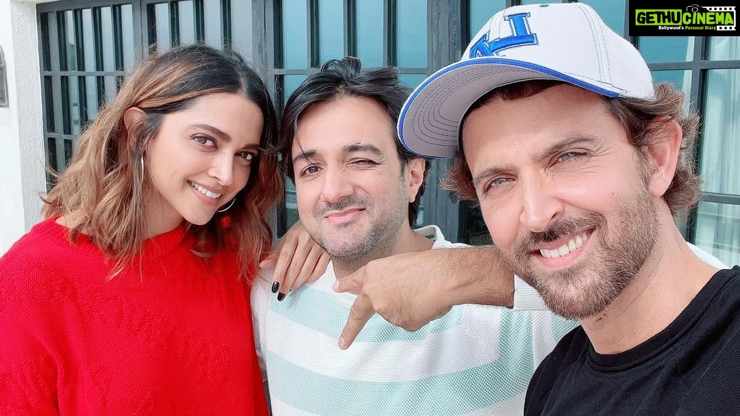 Hrithik Roshan - 3.3 Million Likes - This gang is ready for take off.
#Fighter