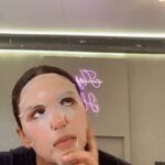 Huma Qureshi Instagram – Take the day off your face … 

1. Cleanse face with micelle solution for sensitive skin
2. Makeup removing balm (yes I like to double cleanse ) 🤚 
3. Hot towel wipe then pat dry 
4. Sheet mask and chill for 10 mins ⏰  Rub in the excess 
5. Moisturise 
6. Under eye cream 👁 
7. Lip Balm 👄 
8. Smile and Chill 
#selfcare #postpackup love the skin I’m in :-) No makeup like good healthy skin … Thanks @krisann.figueiredo.mua for all the help and love ❤️
