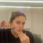 Huma Qureshi Instagram - Self Care Morningggggg!!! ✔️ Jade Roller ✔️ Matcha Tea Eye Patch ✔️Favourite Face Oil ✔️Massage ✔️Chai ✔️Smile #GoodMorning #riseandshine #friyay