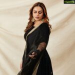 Huma Qureshi Instagram – Dard-E-Dil Dard-E-Jigar

(दर्द-ए-दिल) #music #mind #mood #black #vibes #indian #wear 

Outfit – @mintblushdesigns 
Jewellery- @razwada.jewels 
Makeup – @krisann.figueiredo.mua 
Hair – @rakshandairanimakeupandhair 
Styled by – @who_wore_what_when 
Photography- @mayur_butwani