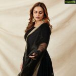 Huma Qureshi Instagram - Dard-E-Dil Dard-E-Jigar (दर्द-ए-दिल) #music #mind #mood #black #vibes #indian #wear Outfit - @mintblushdesigns Jewellery- @razwada.jewels Makeup - @krisann.figueiredo.mua Hair - @rakshandairanimakeupandhair Styled by - @who_wore_what_when Photography- @mayur_butwani