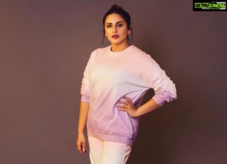 Huma Qureshi Instagram - On the prowl … #lioness #lilac #fashion #athleisure Outfit - @howwhenwearclothing Hmu - @makeupby_mahimawachher Styled by @who_wore_what_when Photography- @chandrahas_prabhu