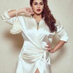 Huma Qureshi Instagram - Ivory Mood continues… who said weddings are loud in India ?? 😜 Outfit - @bennusehgallofficial Jewellery - @anayah_jewellery Bag - @aanchalsayal Shoes - @louboutinworld Hair - @susanemmanuelhairstylist Make up - @ajayvrao721 Styling - @who_wore_what_when Photography - @chandrahas_prabhu