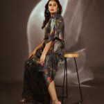 Huma Qureshi Instagram - The many moods of HQ 🥸 #humaqureshi #kaftan #vibes Outfits- @falgunishanepeacockindia Jewellry - @valliyan Shoes - @lynindia.official HMU - @makeupby_mahimawachher Styled by - @who_wore_what_when Photography- @chandrahas_prabhu