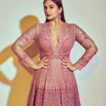 Huma Qureshi Instagram - I dream 🌸 Outfits- @jade_bymk Jewellry - @hybajewels HMU - @makeupby_mahimawachher Styled by - @who_wore_what_when Photography- @chandrahas_prabhu #tashkent #internationalfilmfestival #2021