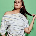 Huma Qureshi Instagram - That throwback photo dump … all smiles #throwback #allsmiles #love #laughter #jokes #banter Outfit - @tunactive Jewellery- @shopeurumme Makeup - @ajayvrao721 Hair - @susanemmanuelhairstylist Styling - @who_wore_what_when Photography- @anurag_kabburphotography #easy #sunshine #humaqureshi