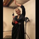 Huma Qureshi Instagram – How not to go crazyyyy ??!!! Thank you @filmfare @jiteshpillaai and the whole team for a lovely night . One I shall never forget… This one is for team #Maharani #SubhashKapoor @kangratalkies @dkh09 @karan.sharma_official and my cast mates and crew .. This one is for all of us !! #maharani #love #filmfare Did they say Best Actor Female (critics) for Maharani ??? Whoop whooppp #dancing @sonylivindia